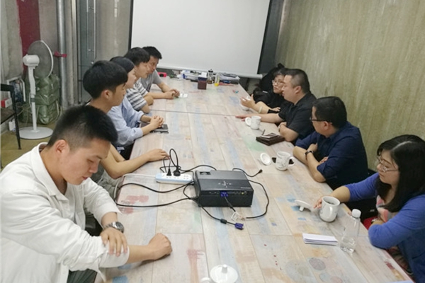 杨文兰副院长赴实训基地巡查 亲切慰问服务外包金融专业学生