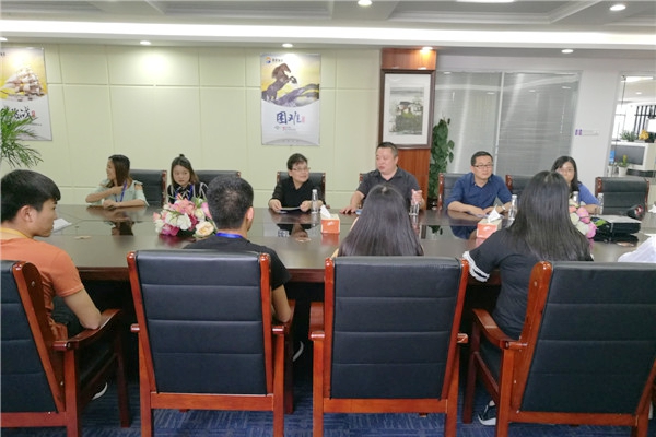 杨文兰副院长走访实训基地 与商务系金融后台服务学生温暖互动